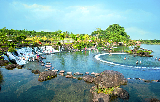 KHÁM PHÁ HỒ NƯỚC NGỌT TỰ NHIÊN LỚN NHẤT TRONG KHU ĐÔNG NAM BỘ